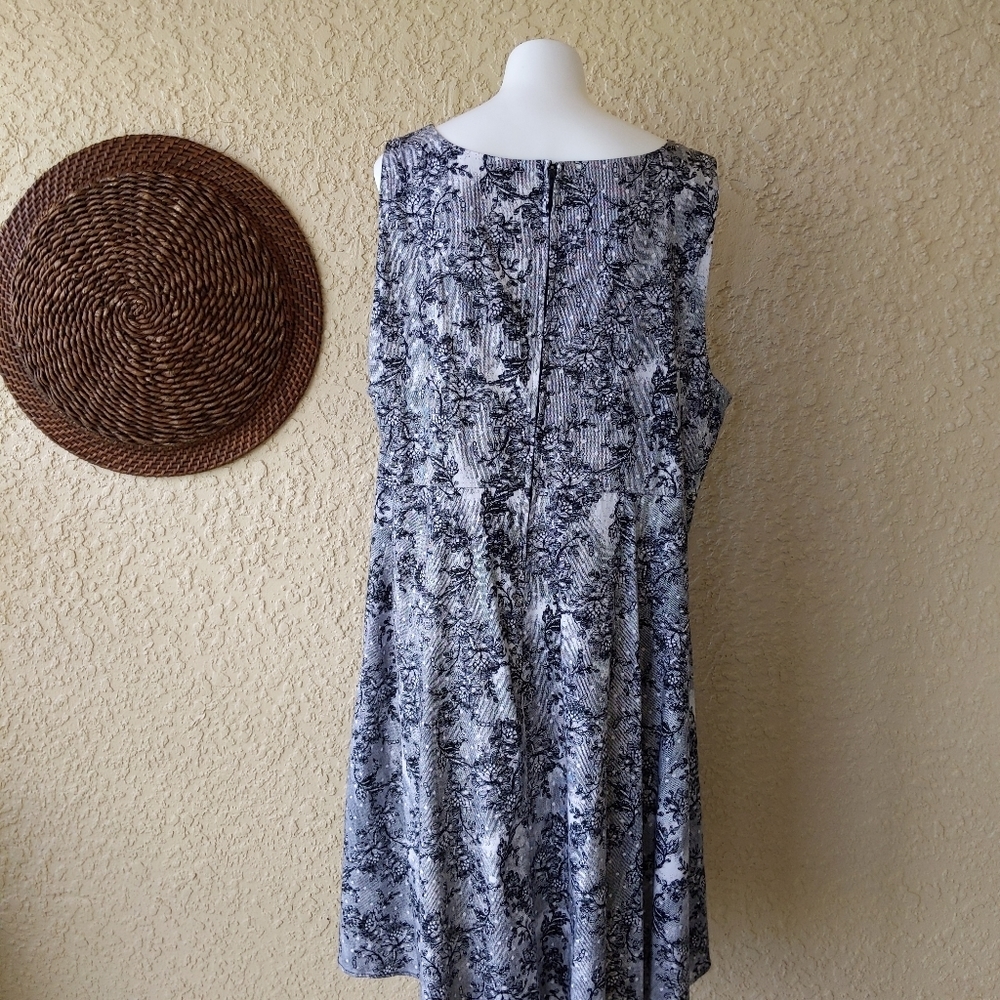 Torrid LACE PRINT SWING DRESS - Picture 4 of 5